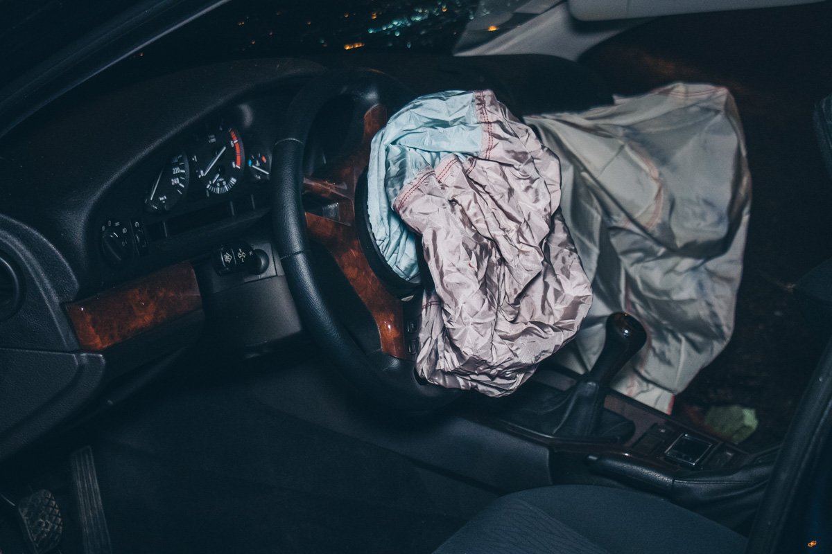 Пассажир BMW получил перелом бедра