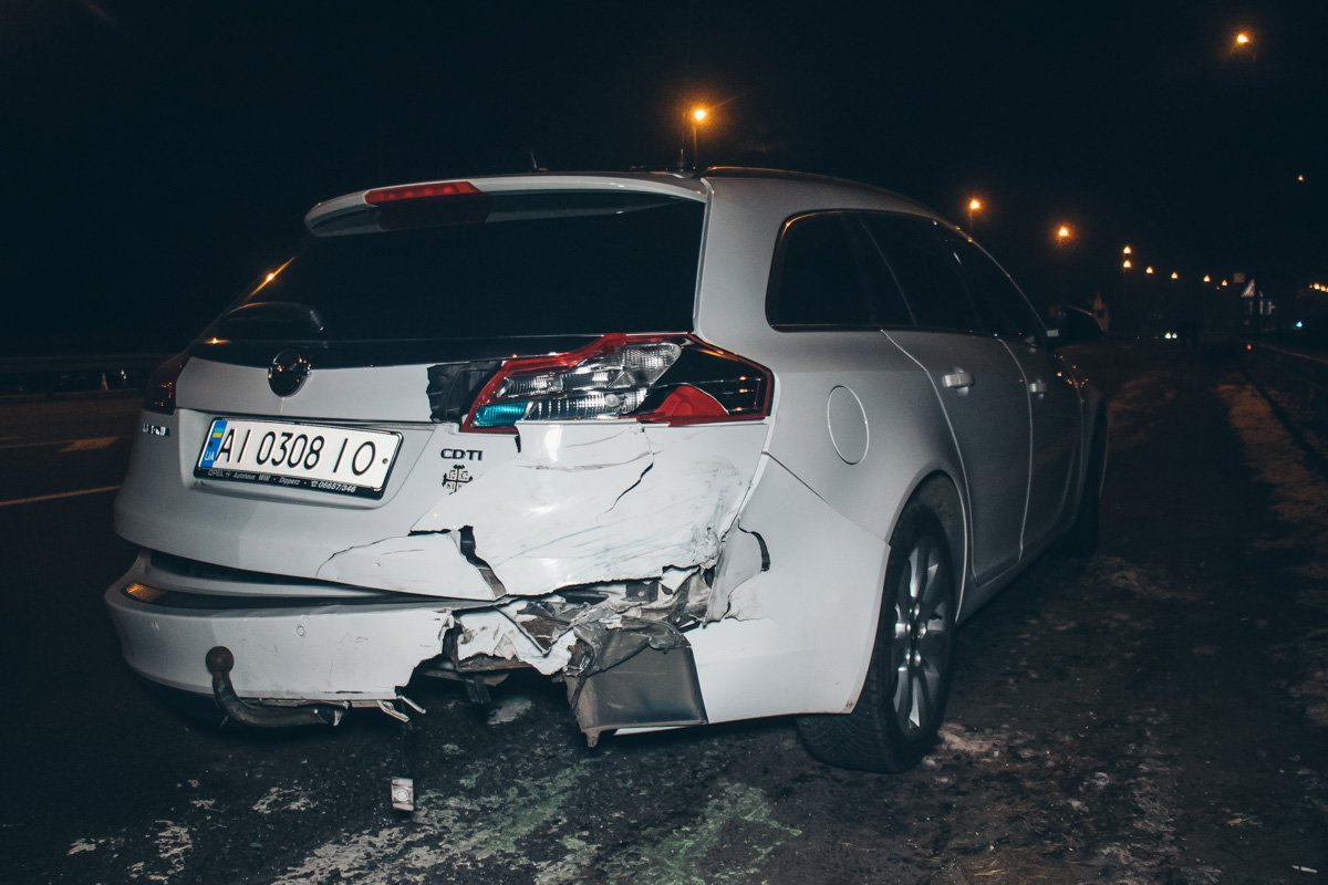 У Opel Insignia разбита задняя часть