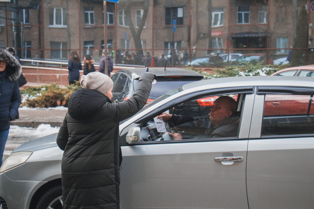 Между жильцами домов и водителями вспыхнул конфликт