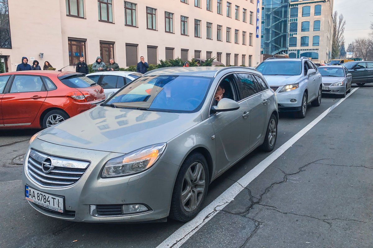 Также жильцы жалуются, что платежки на отопление им пришли, однако в квартирах +11