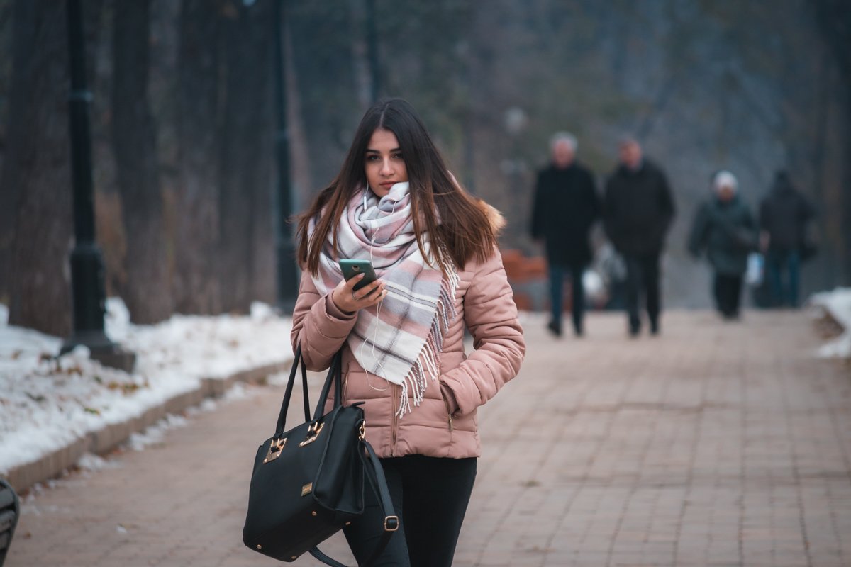 Девичий лайфхак: длинные распущенные волосы тоже помогают согреться Девичий лайфхак: длинные распущенные волосы тоже помогают согреться