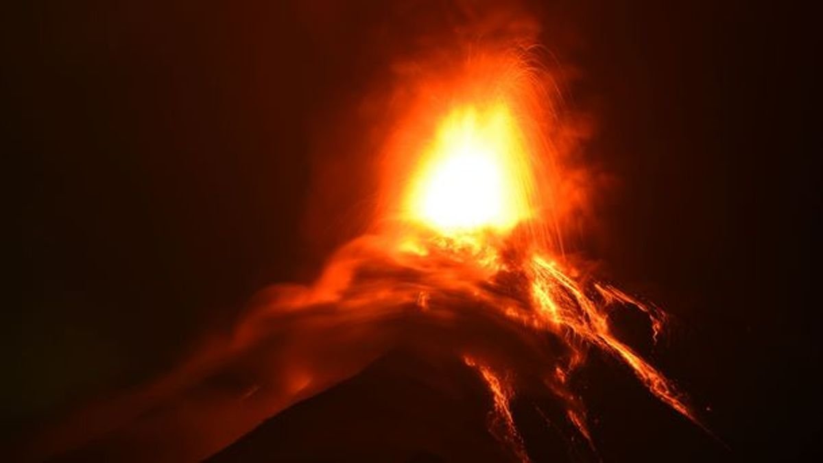 В Гватемале началось извержение вулкана Фуэго В Гватемале началось извержение вулкана Фуэго