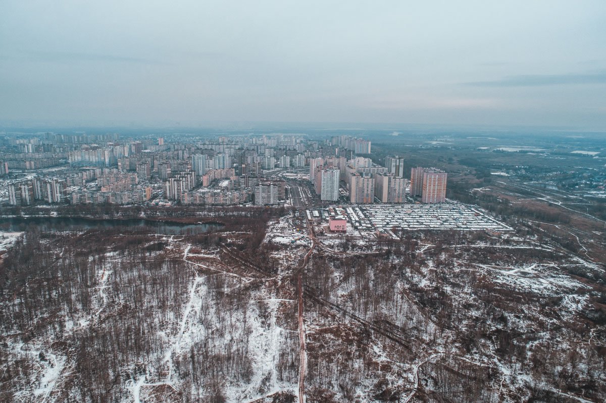 Пока здесь находятся гаражный кооператив, автостоянка и пустырь около озера Пока здесь находятся гаражный кооператив, автостоянка и пустырь около озера