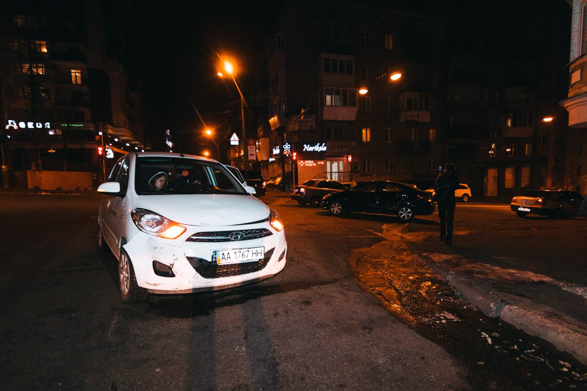 По словам девушки-водителя i10, она с подругой поднимались по улице Гоголевской в сторону Павловского парка