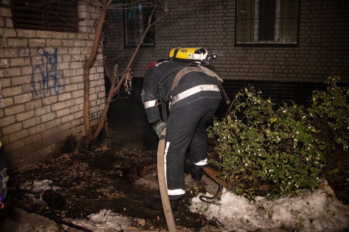 Во вторник, 20 ноября, произошел пожар в теплотрассе под жилым домом по адресу Василия Липковского, 35а