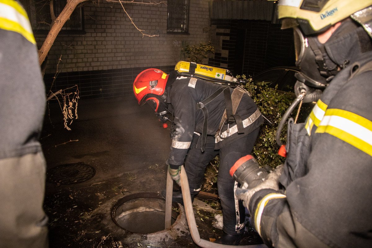 Бездомные обустроили свою ночлежку в техническом помещении теплосетей