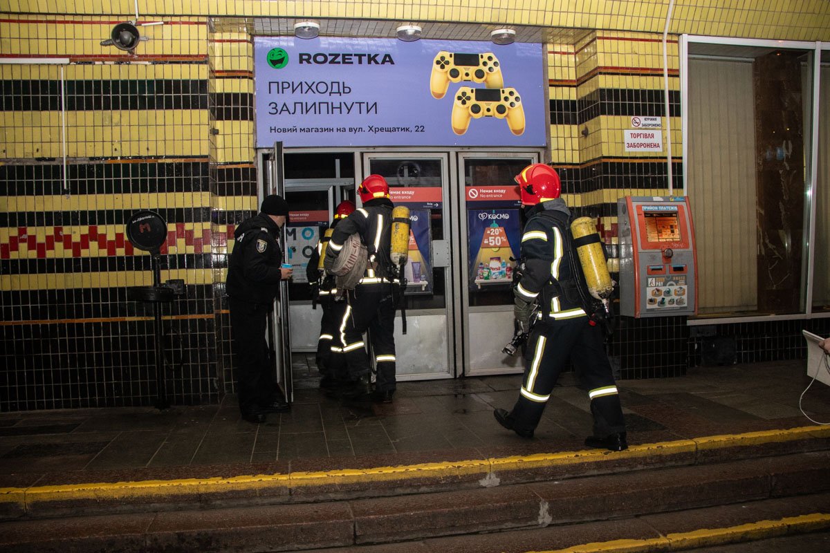 По легенде, спасателям необходимо было ликвидировать возгорание в вагоне метро По легенде, спасателям необходимо было ликвидировать возгорание в вагоне метро