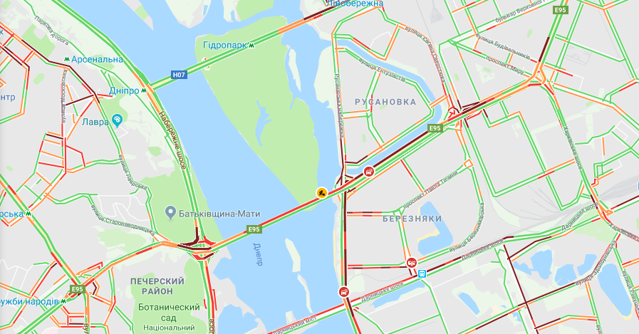 При переезде с левого на правый берег тоже движение затруднено При переезде с левого на правый берег тоже движение затруднено