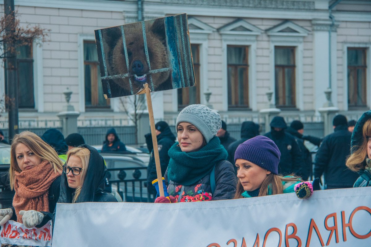 Законопроект не затрагивал чьи-либо финансовые интересы, а был исключительно гуманистическим Законопроект не затрагивал чьи-либо финансовые интересы, а был исключительно гуманистическим