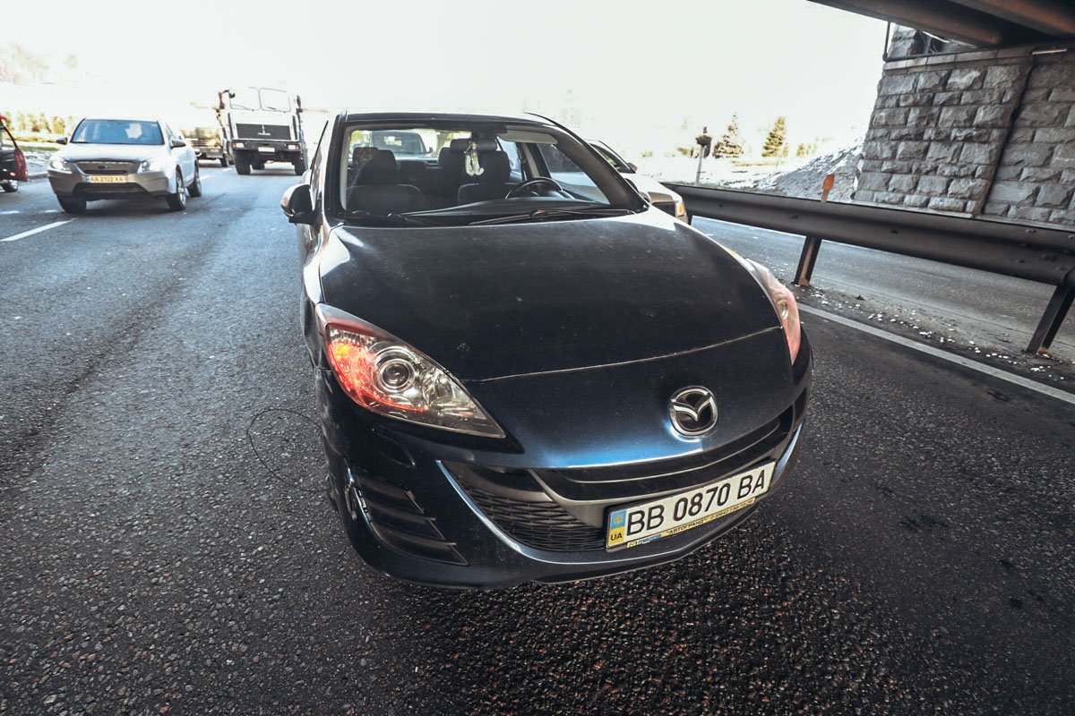 Chevrolet столкнулся с Mazda и вылетел в бетонную опору моста Патона