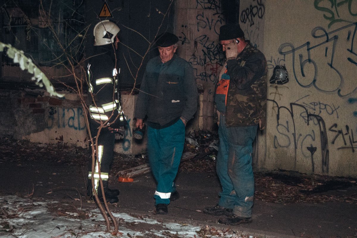 В момент замыкания в  окрестных домах начались перебои в работе электричества