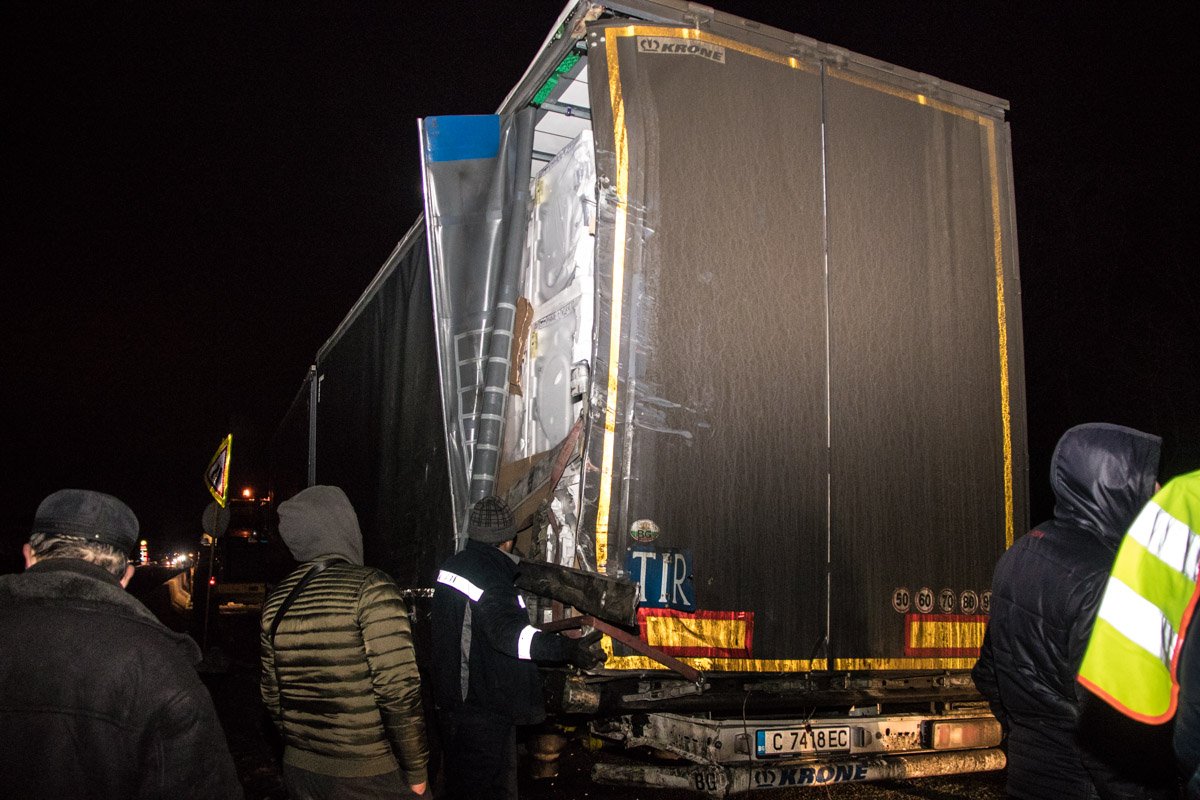 Столкнулись фуры DAF и Volvo