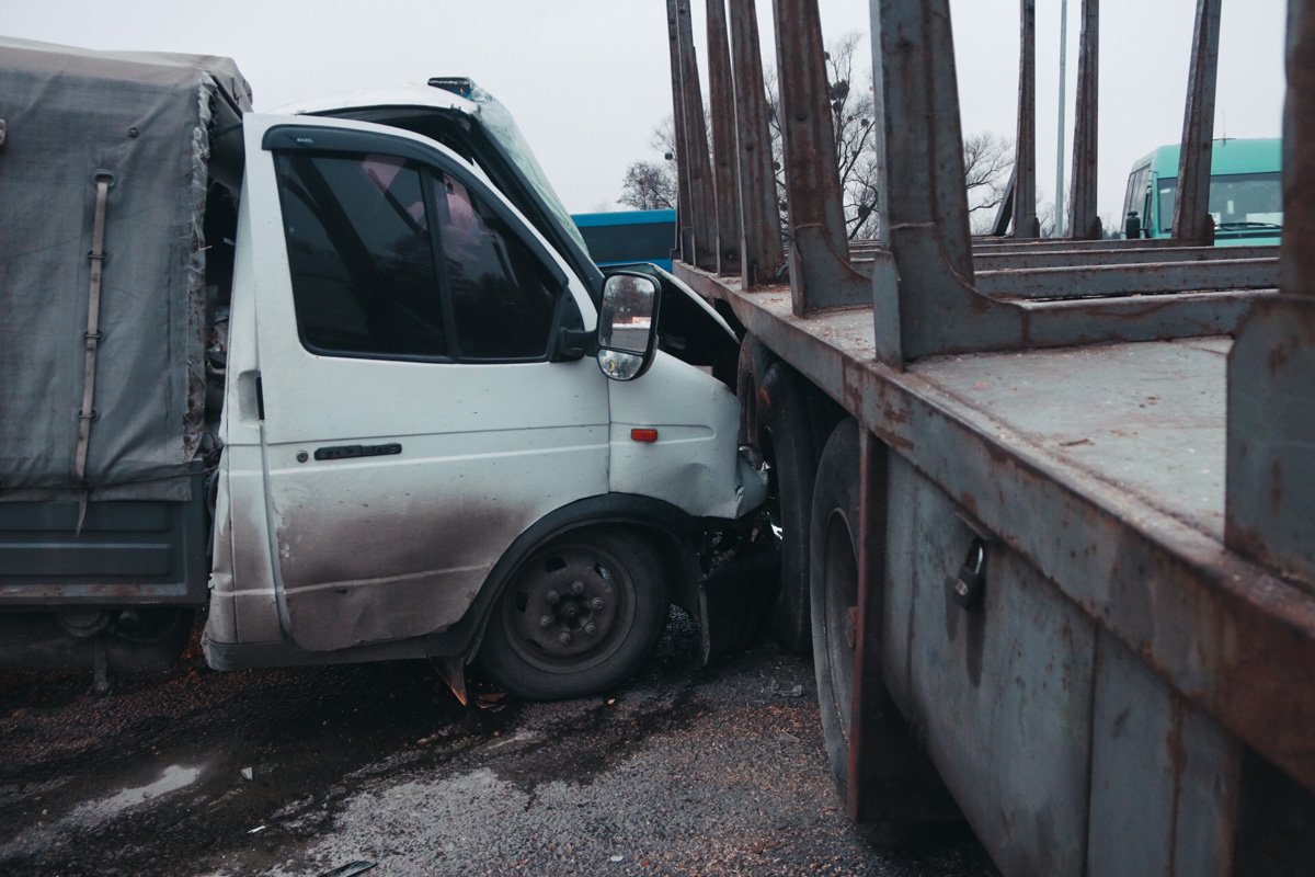 Двоих мужчин из "Газели" госпитализировали в больницу