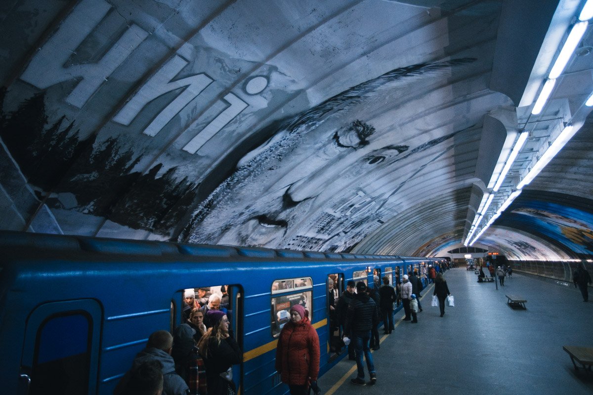 Мурал с изображением Богдана Ступки наконец дорисован