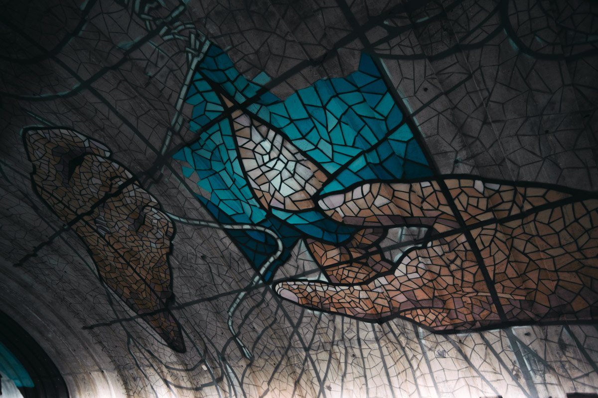 Также каждую ночь продолжается работа над еще одним муралом, но пока не понятно, что это за рисунок