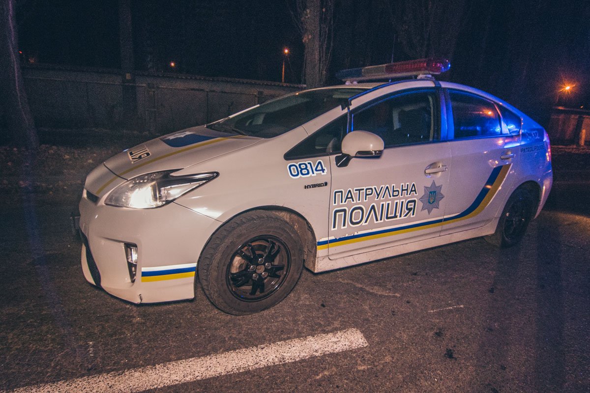 На месте работали патрульные, "скорая" и следственно-оперативная группа