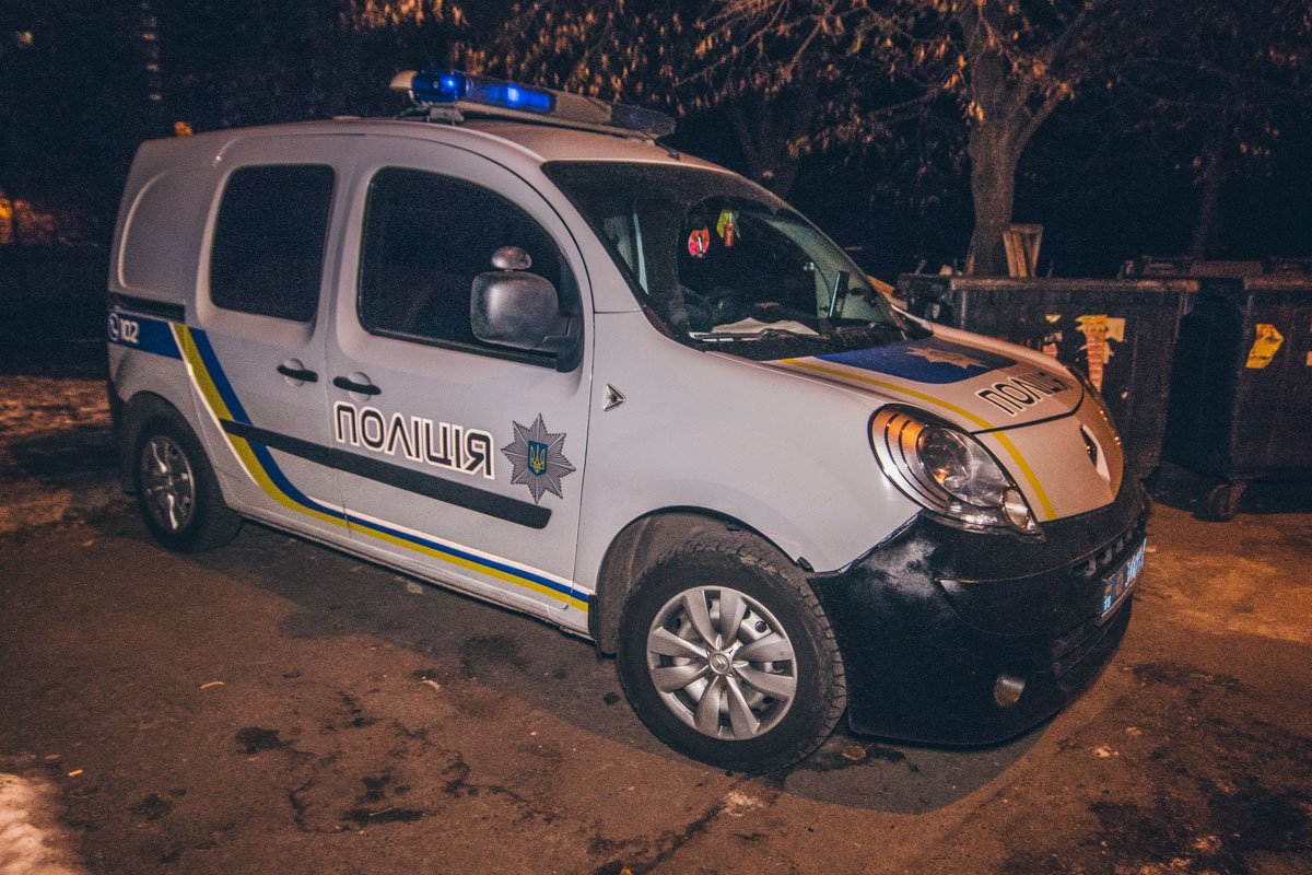 На месте работали патруль полиции, "скорая" и следственно-оперативная группа На месте работали патруль полиции, "скорая" и следственно-оперативная группа