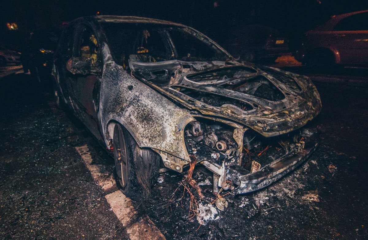 На месте работали сотрудники полиции и ГСЧС, также следственно-оперативная группа