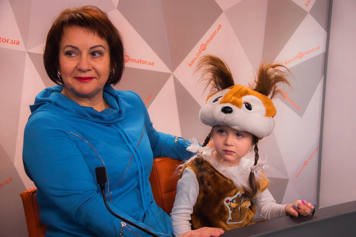 Также в гости к Информатору пришла маленькая Белочка :)