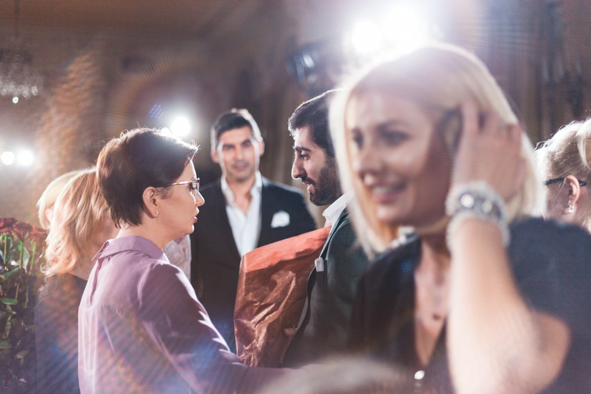 После показа гости дизайнера отдавали свое восхищение и поздравляли Гайка с новой коллекцией После показа гости дизайнера отдавали свое восхищение и поздравляли Гайка с новой коллекцией