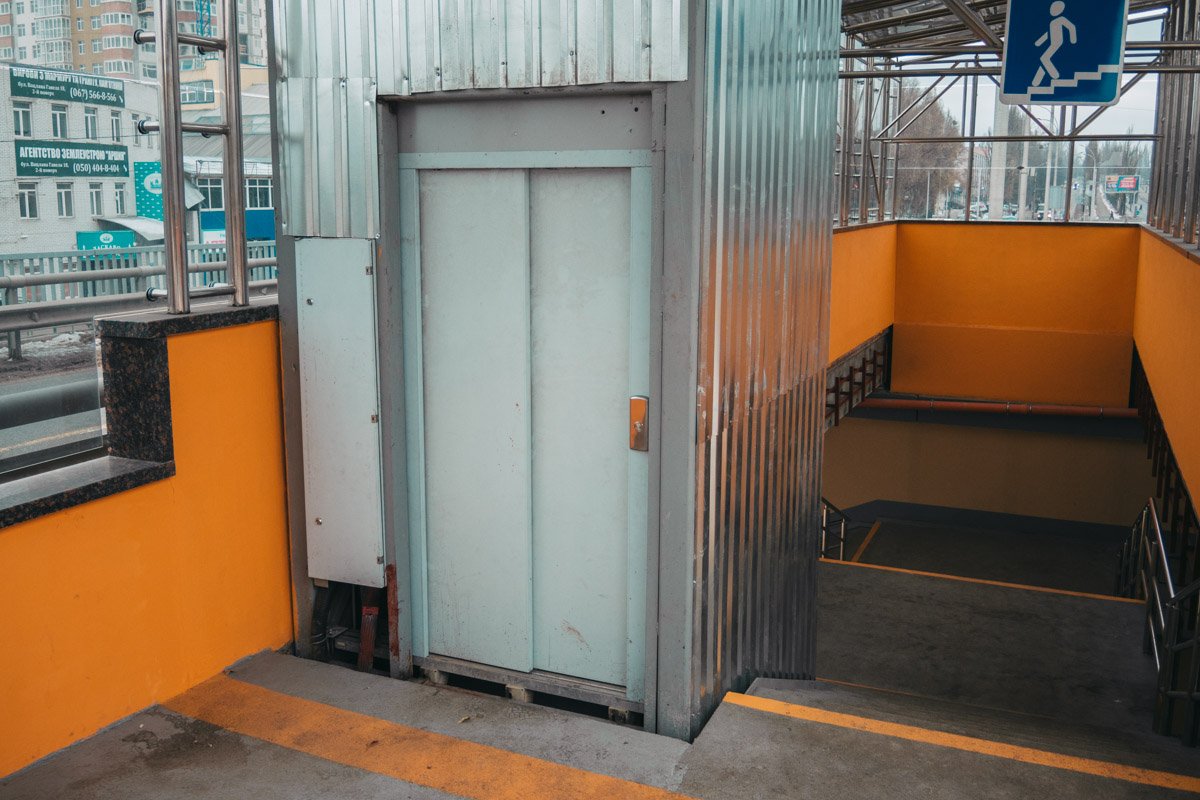 Все в желто-сером цвете