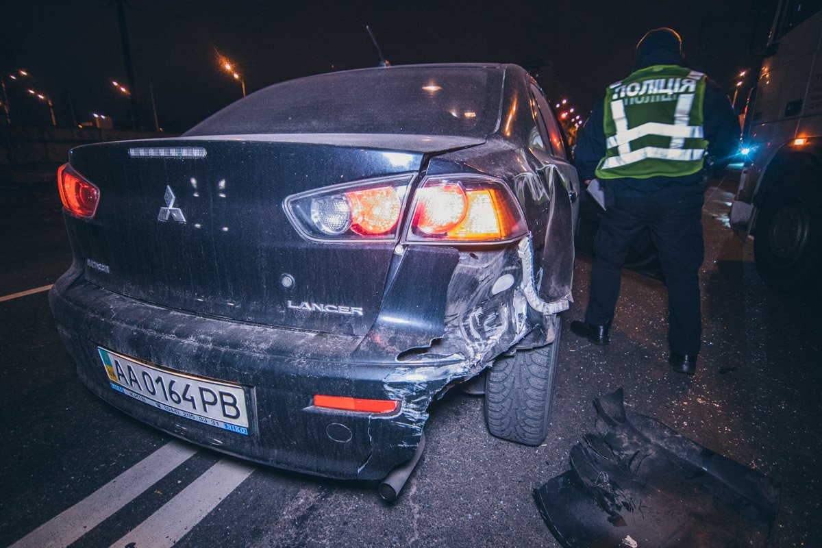 ВАЗ незначительно повредил задний бампер Mitsubishi ВАЗ незначительно повредил задний бампер Mitsubishi