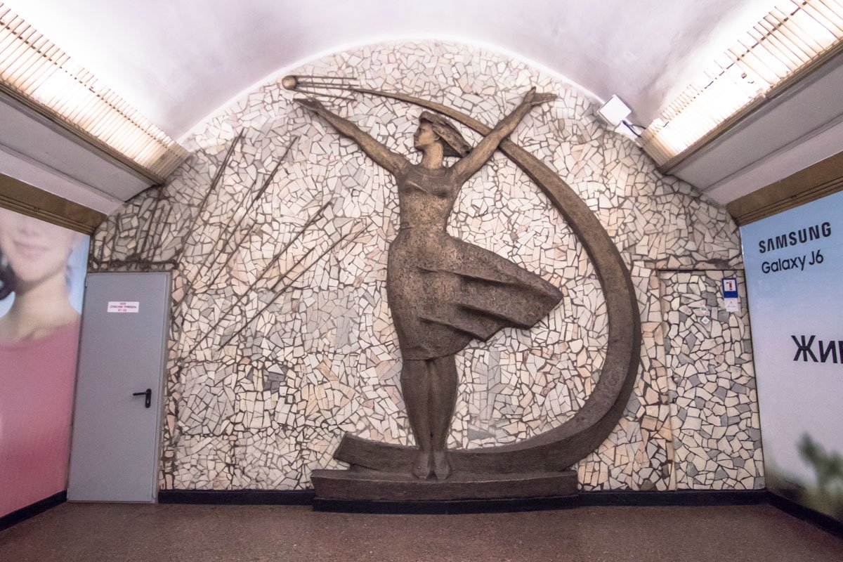 Декоммунизировали молот, но не серп Декоммунизировали молот, но не серп