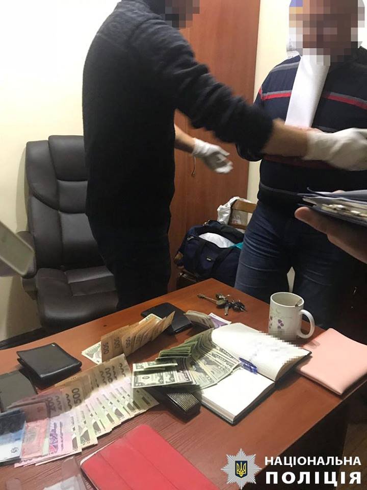 В Киеве задержали заместителя директора коммунального предприятия Дарницкой РГА