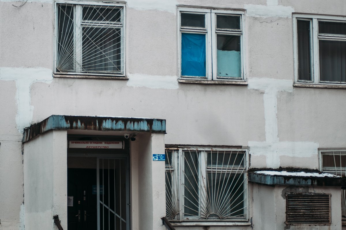 Тяжело с такими окнами сохранить в помещениях тепло Тяжело с такими окнами сохранить в помещениях тепло