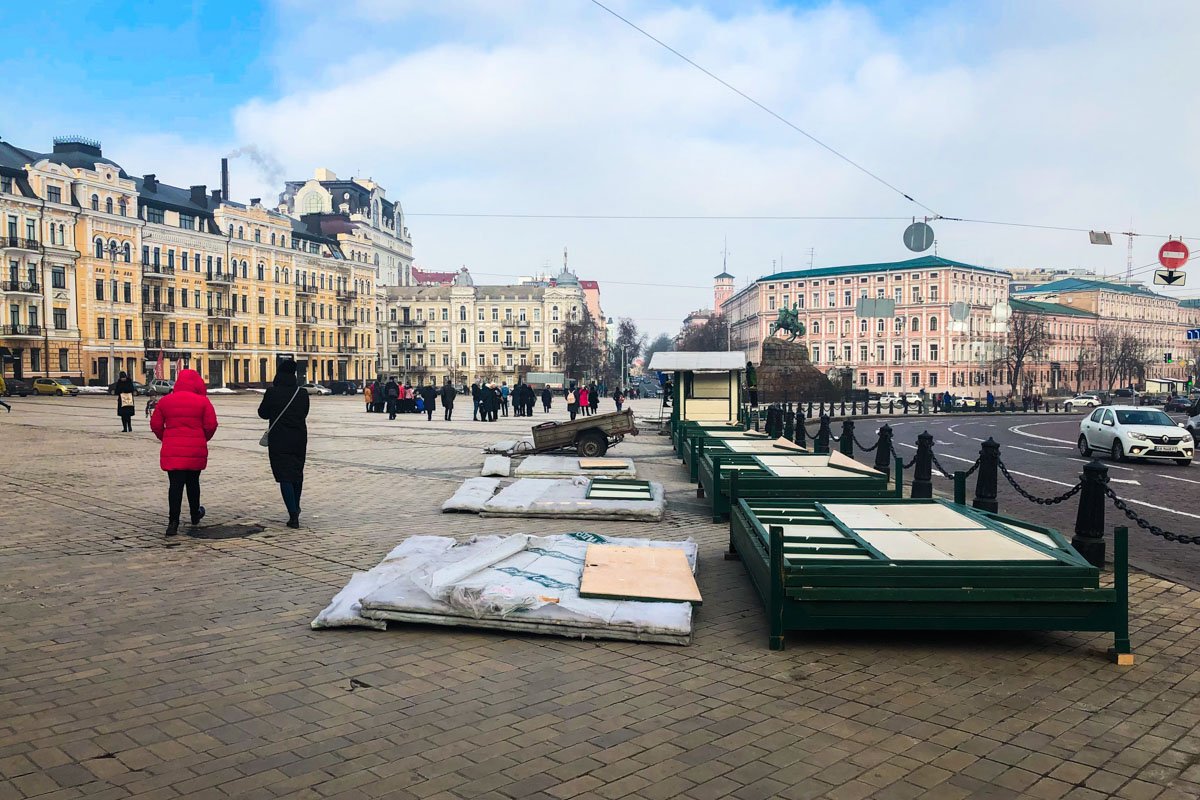 В центре Киева началась активная подготовка к Новому году 2019 В центре Киева началась активная подготовка к Новому году 2019