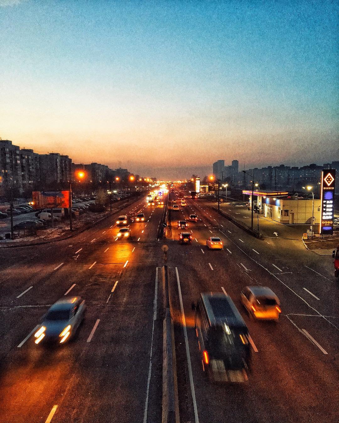 Киев в ярких огнях заката. Фото: @iryna_soliar Киев в ярких огнях заката. Фото: @iryna_soliar