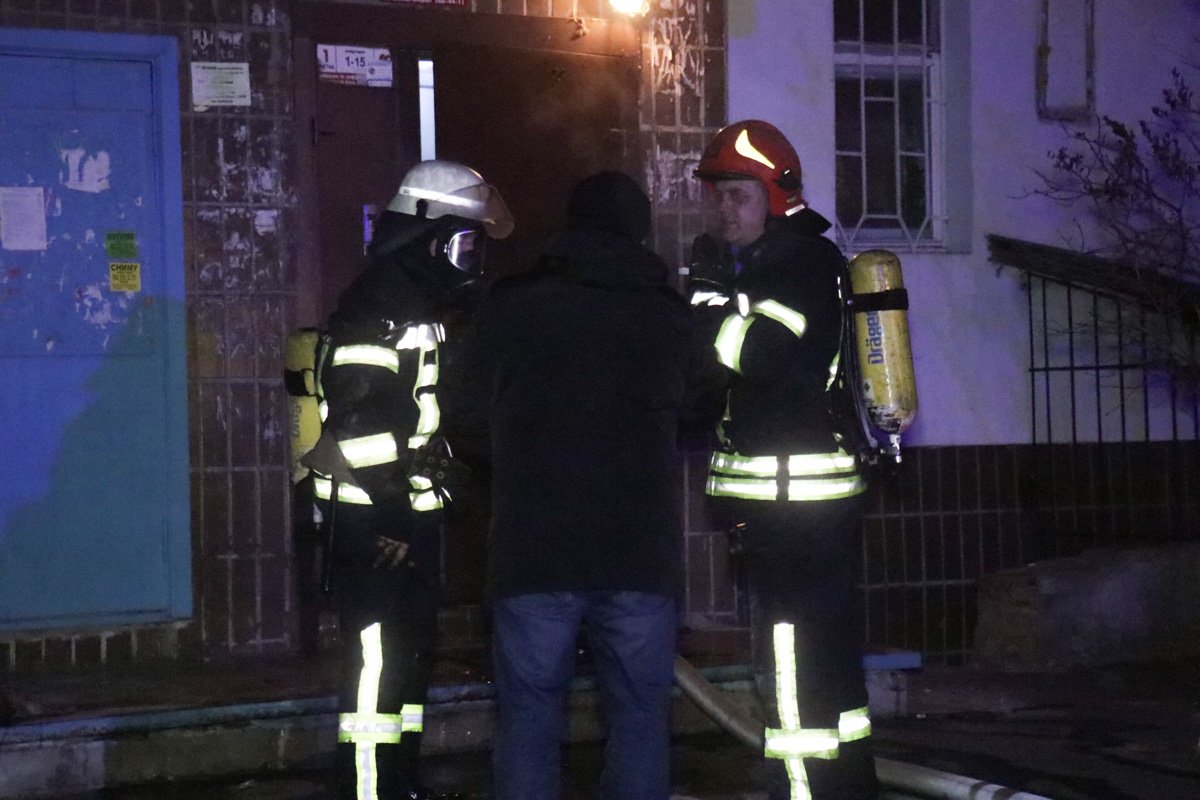 Спасатели эвакуировали жильцов подъезда