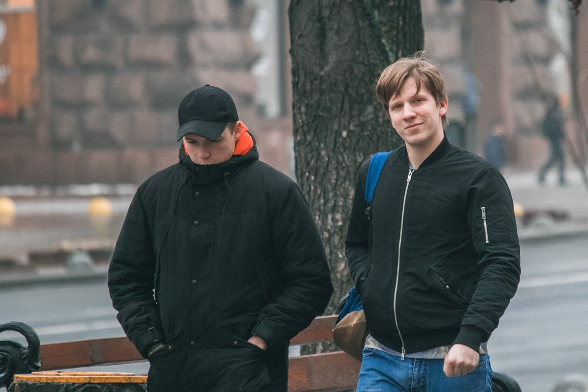 От улыбки станет день светлей... От улыбки станет день светлей...