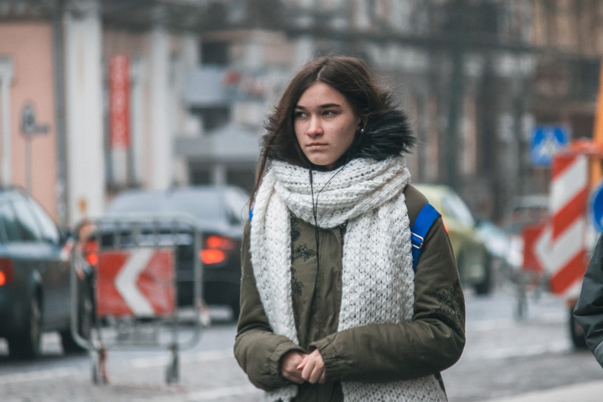 Куда идут все эти люди таким холодным воскресеньем? Куда идут все эти люди таким холодным воскресеньем?