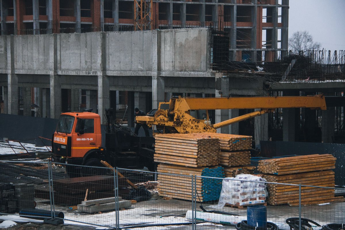 Согласно сообщениям очевидцев, на место происшествия приехала бригада скорой помощи, однако к моменту приезда полицейских, медиков на месте не было Согласно сообщениям очевидцев, на место происшествия приехала бригада скорой помощи, однако к моменту приезда полицейских, медиков на месте не было