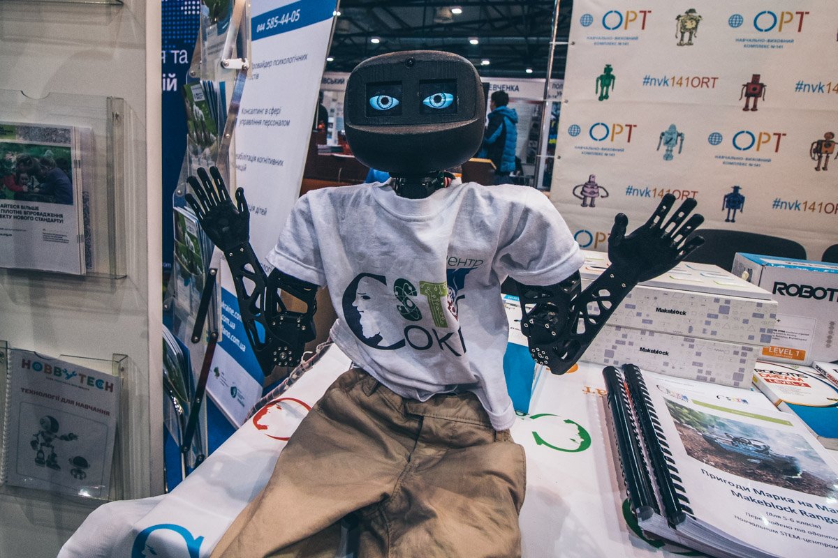 Маленький робот, созданный КПИ-шниками и учениками НВК 141 «ОРТ». Фото: Роман Барабаш