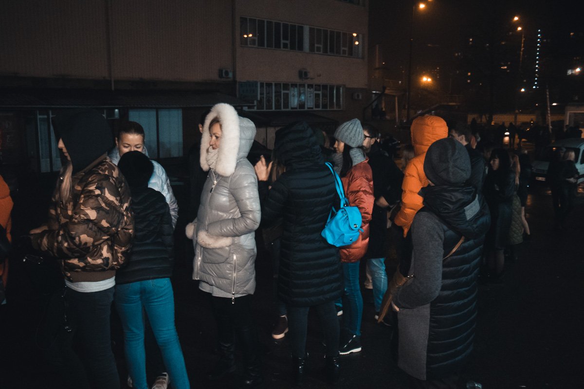 Девушки сплетничали о том, что в Киев вместе с Элджеем приехала его пассия блогерша и телеведущая Настя Ивлеева Девушки сплетничали о том, что в Киев вместе с Элджеем приехала его пассия блогерша и телеведущая Настя Ивлеева