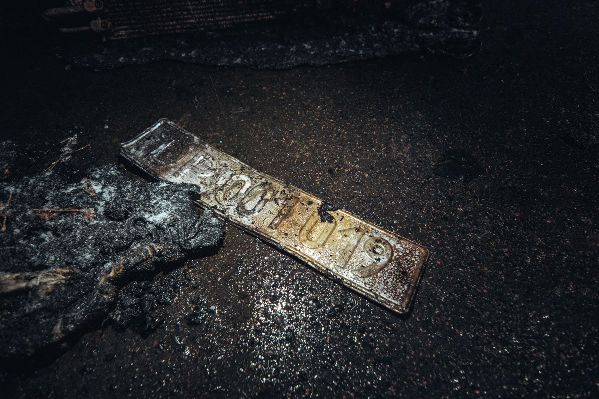 Машину подожгли около 2:00