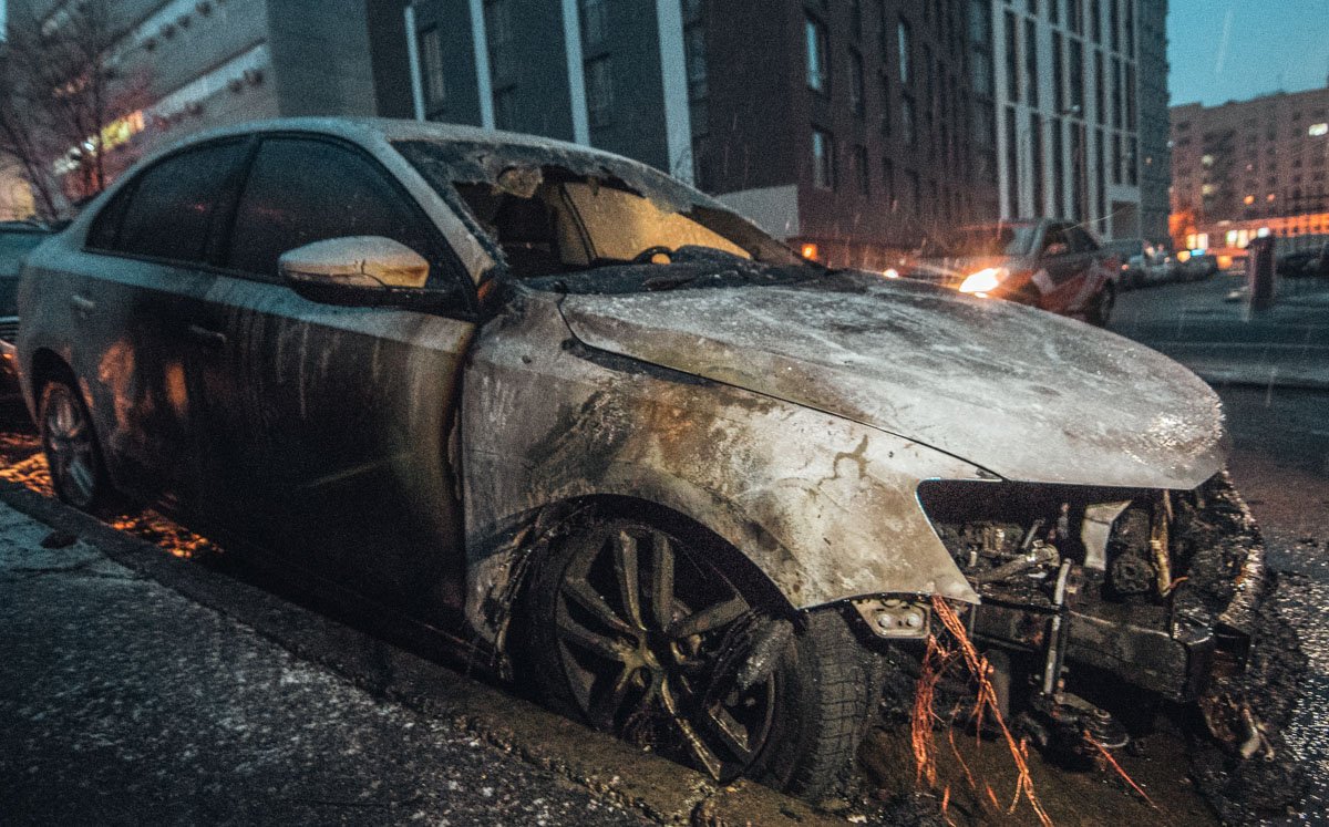 На тушение огня у спасателей ушло около 30 минут