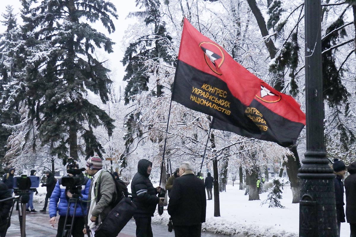К слову, подобная акция началась еще в 11:00 на Майдане Независимости