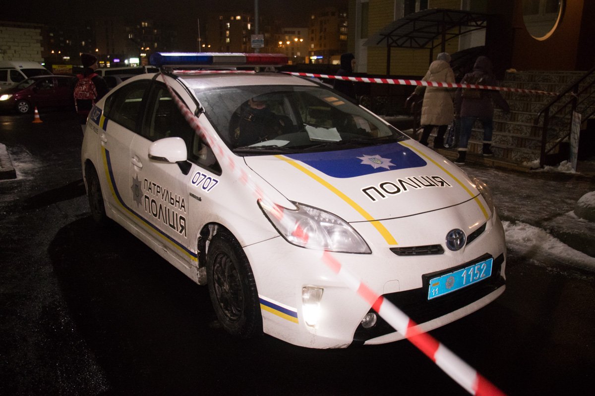 На месте работали патрульные и следственно-оперативная группа