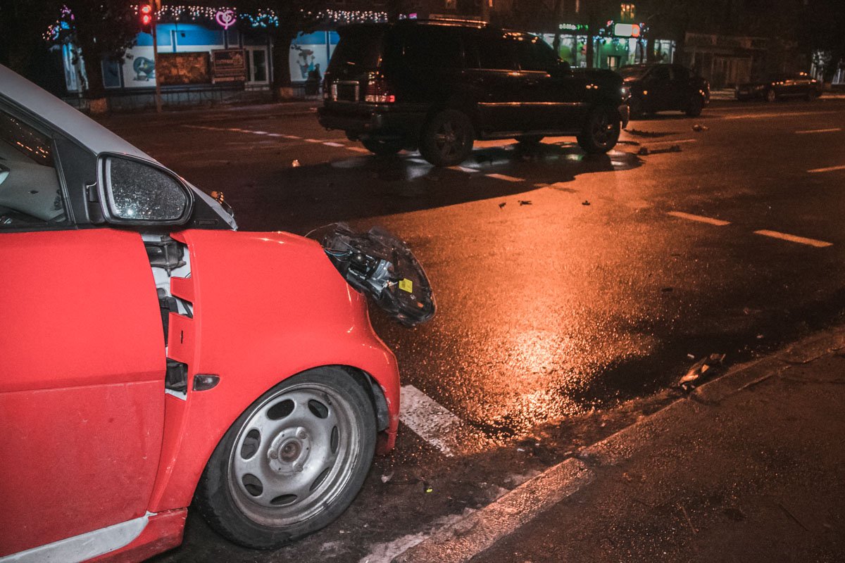 26 ноября в Соломенском районе Киева столкнулись Smart и Lexus 26 ноября в Соломенском районе Киева столкнулись Smart и Lexus