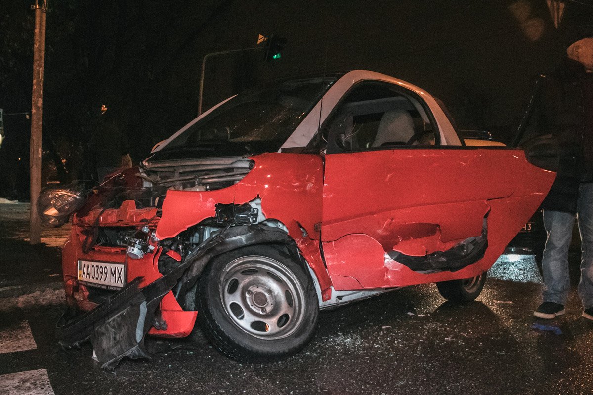 Водителя Smart госпитализировали Водителя Smart госпитализировали