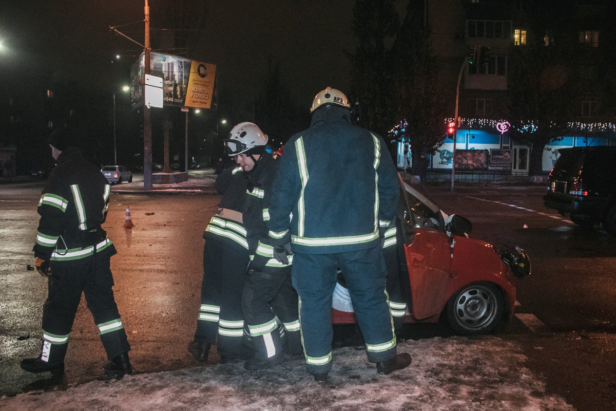 На месте происшествия работали спасатели На месте происшествия работали спасатели