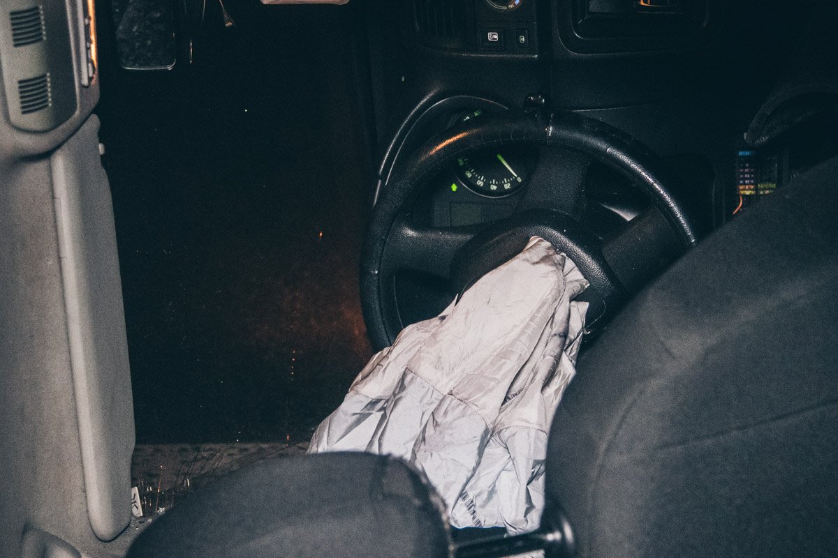 После этого автомобиль перевернулся и перегородил две полосы движения После этого автомобиль перевернулся и перегородил две полосы движения