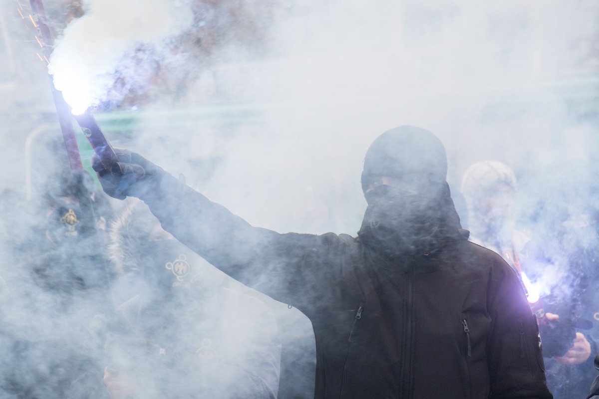 Члены "Сокола" зажгли файеры Члены "Сокола" зажгли файеры