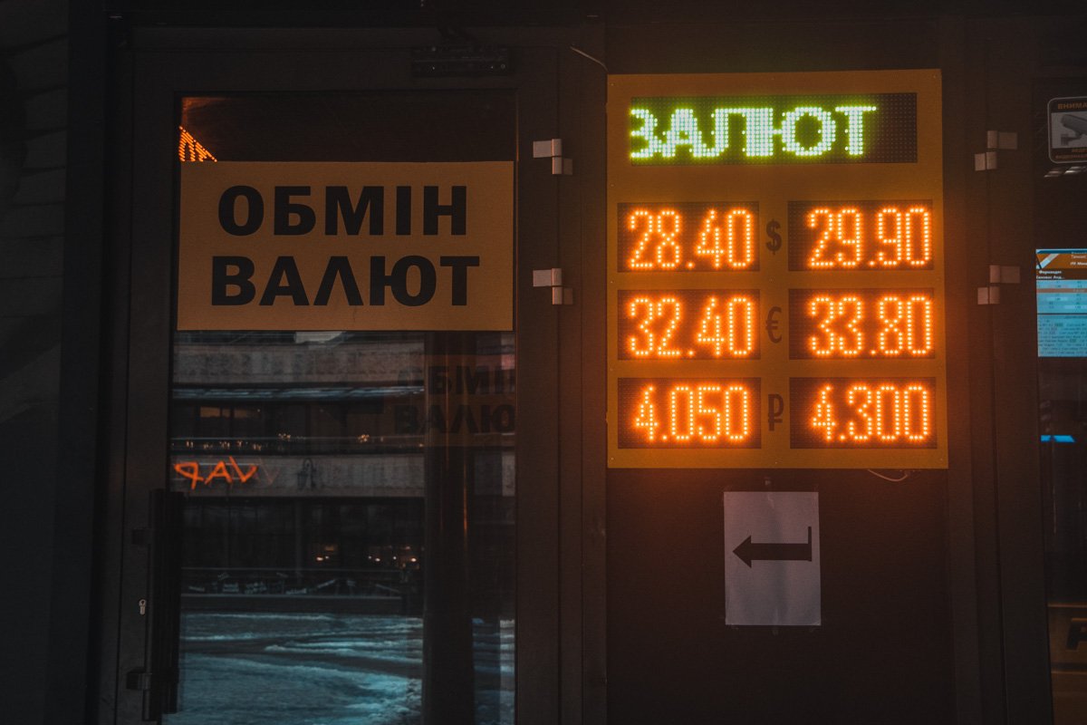 НБУ сообщало, что цена валюты поднимется незначительно, но в обменниках ситуация другая