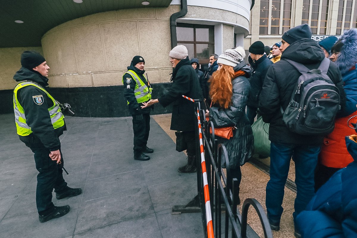 Причиной этому стал анонимный звонок о минировании