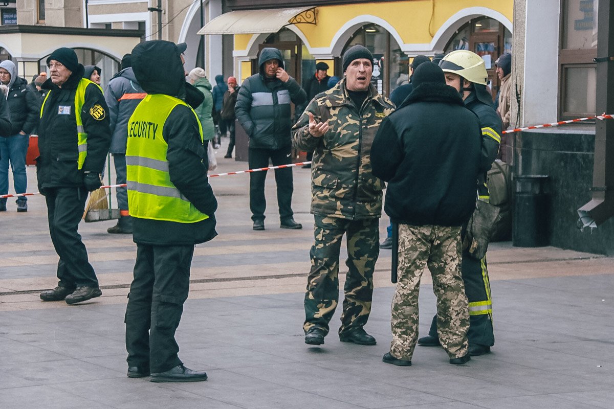 На время обследования помещений никого во внутрь не пускали