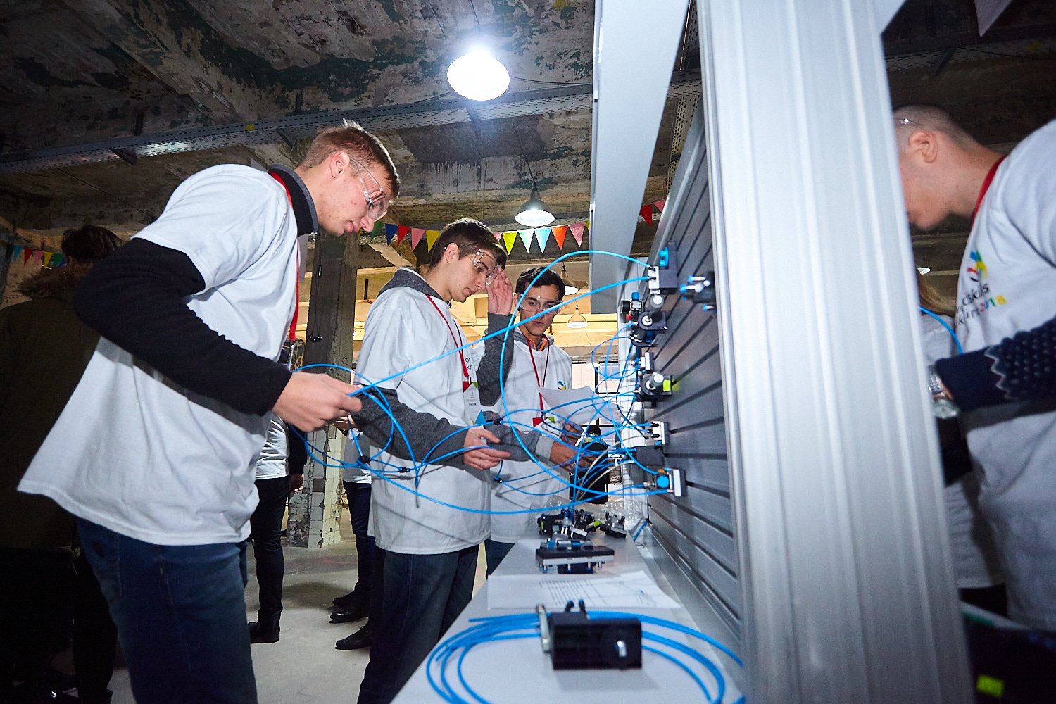 Если в чем-то сомневаешься, можно попросить помочь своих товарищей Если в чем-то сомневаешься, можно попросить помочь своих товарищей